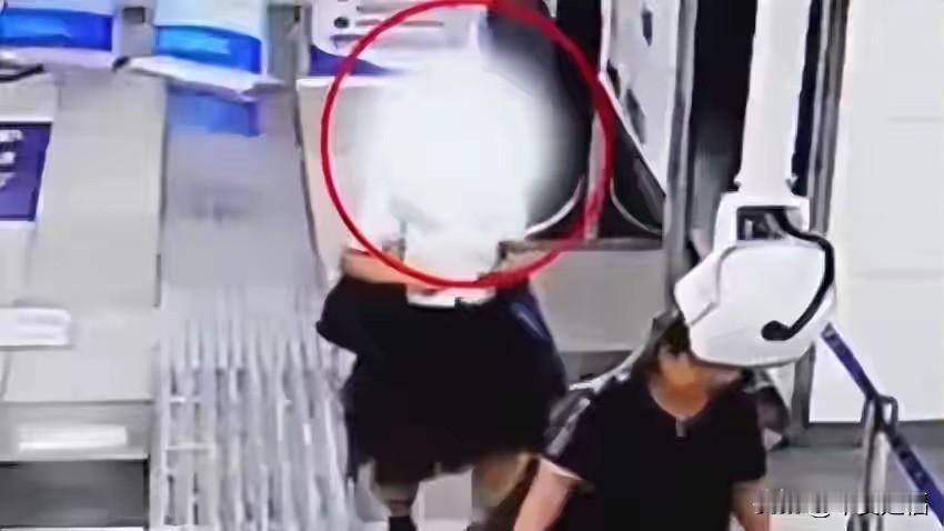 反华势力入侵？海关截查2女子，裙底藏68只生物，会破坏我国生态
 
 
这起发生