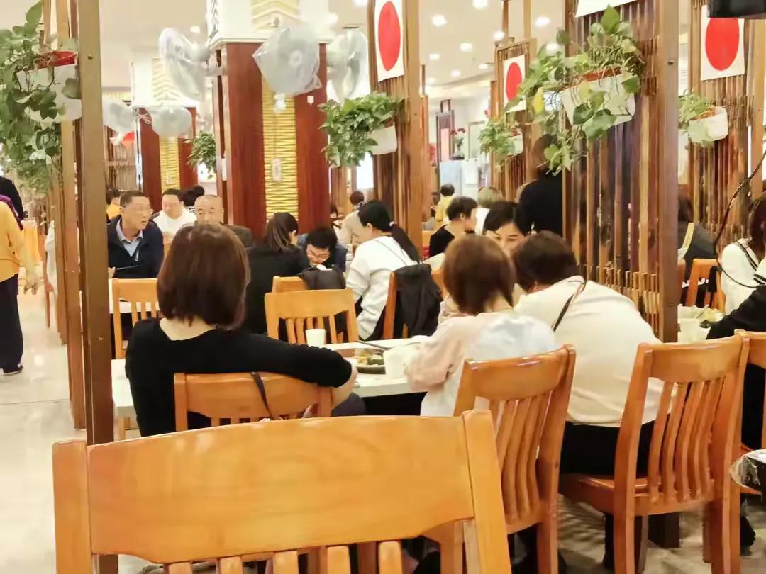 3.8元吃新梅园？汕头这家老牌素食，性价比直接封神。

在汕头，想吃一顿丰盛又实