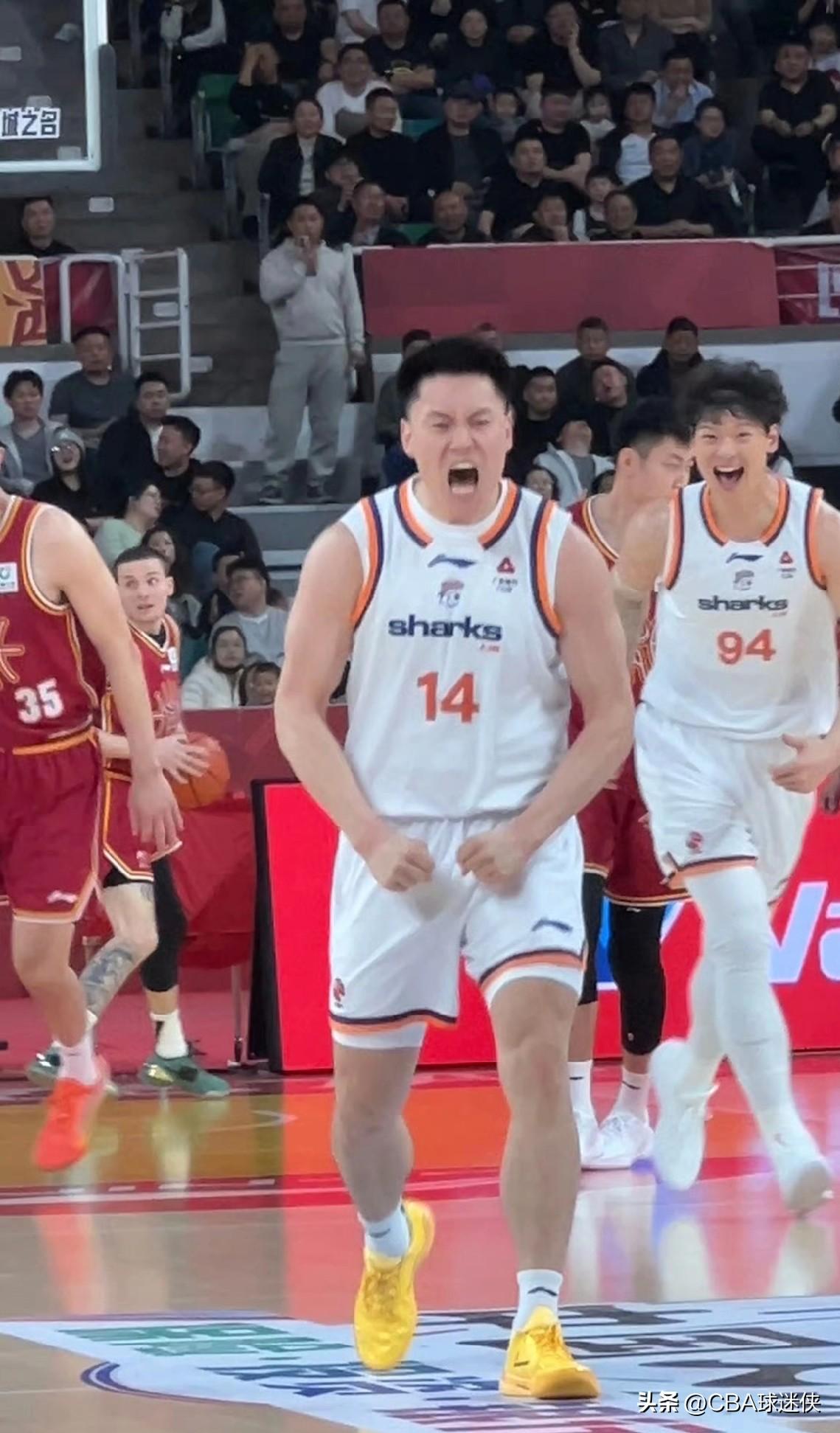 防不住？是根本挡不住！李弘权首节杀疯了！

山西队估计赛前怎么也没想到，会碰上这