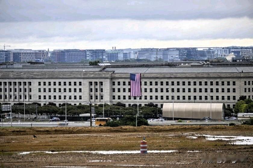 五角大楼以涉嫌与军方有关联为由，将阿里巴巴、百度和比亚迪列入黑名单
      