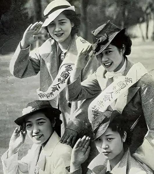 1945年，日本将20万日本慰安妇遗弃在东北，后来至少有11万人嫁给了当地老百姓