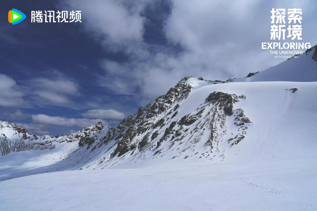 威威高山，皑皑白雪，心旷神怡，一览众山小，天地任逍遥！通过艰难万险终于站在山巅上
