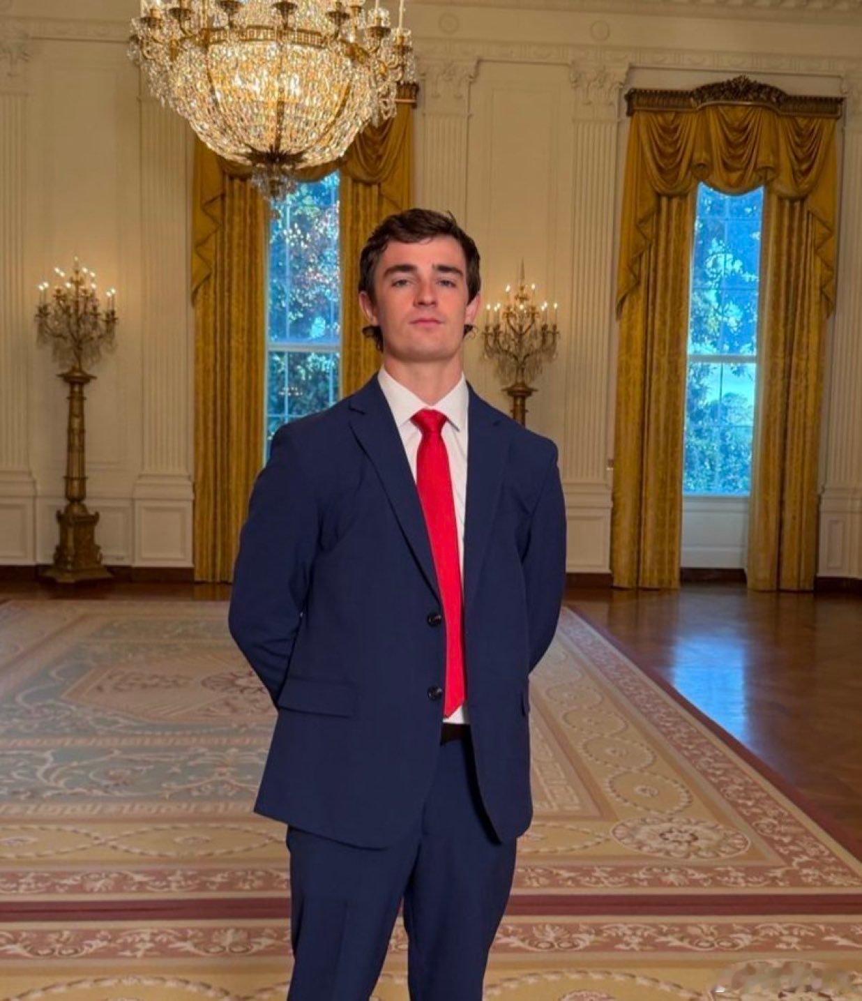 尼克·施利（Nick Shirley） 