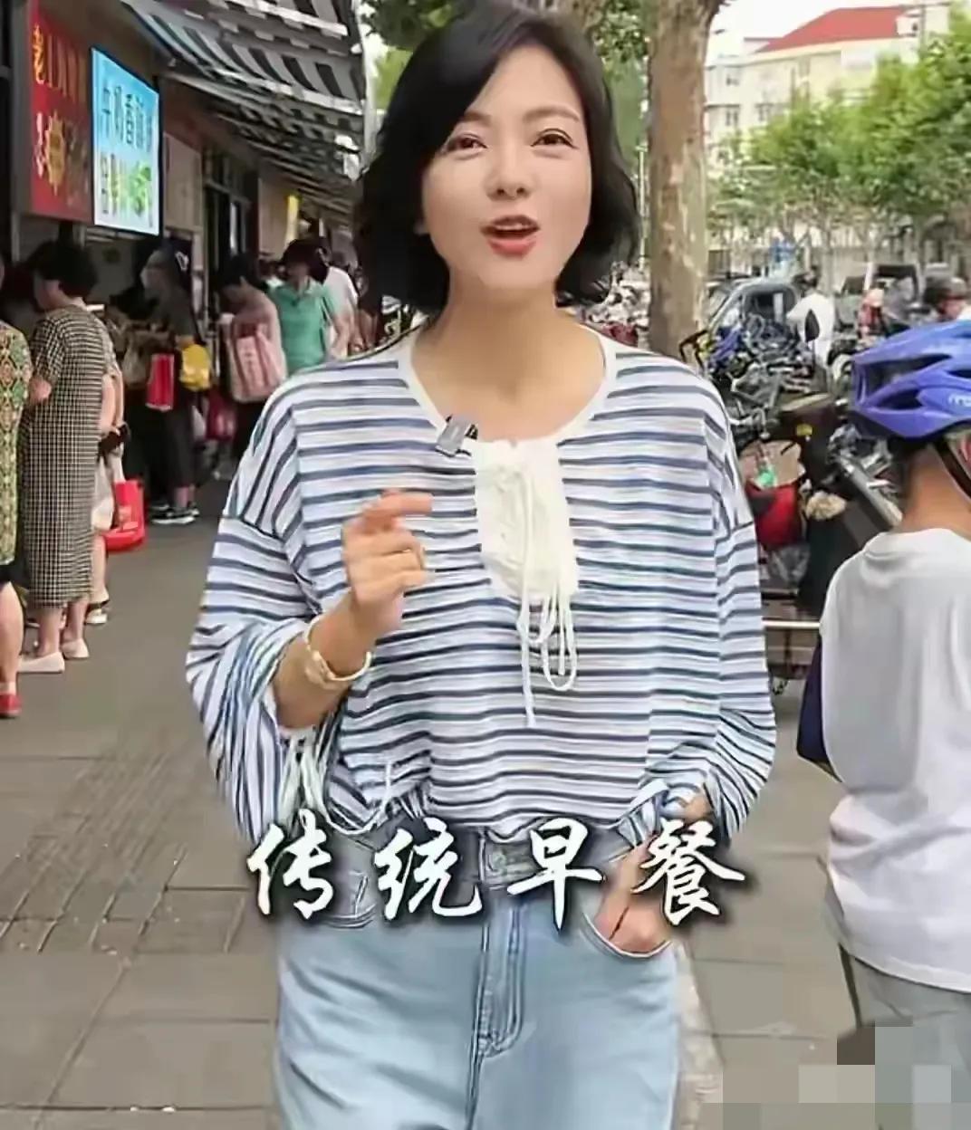 她居然快五十了？说30多岁真有人信！
 
刷到她最近照片我懵了。没人说她快五十，