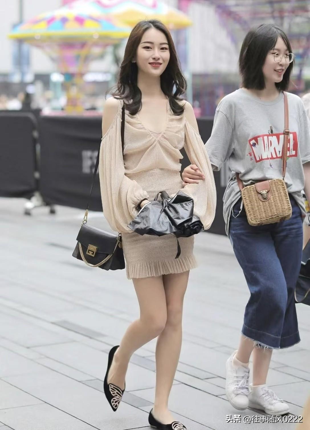 甜美与酷炫的完美结合，轻松出街