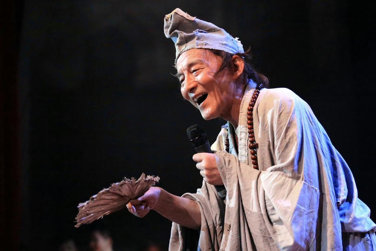 今早北京，游本昌老爷子睡过去了。

女儿说：没疼，没憾，最后一句话是“我很舒服”