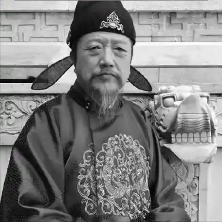 47岁李晨，悲痛发文。8月10日下午，演员李晨在社交平台发布了一则悼念动态，字里