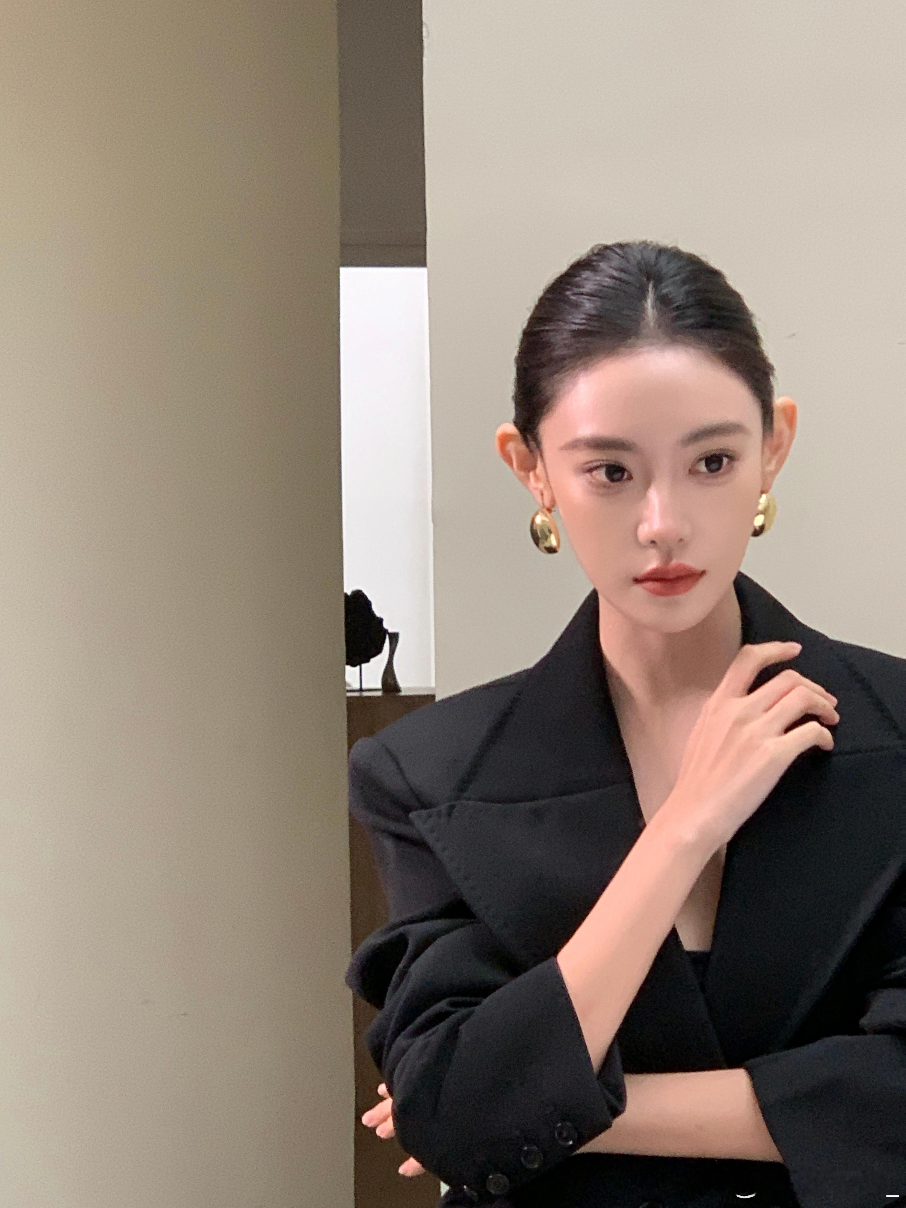 𝑩𝒍𝒂𝒄𝒌 𝒕𝒓𝒂𝒑/♠️#王新迪[超话]# ​​​