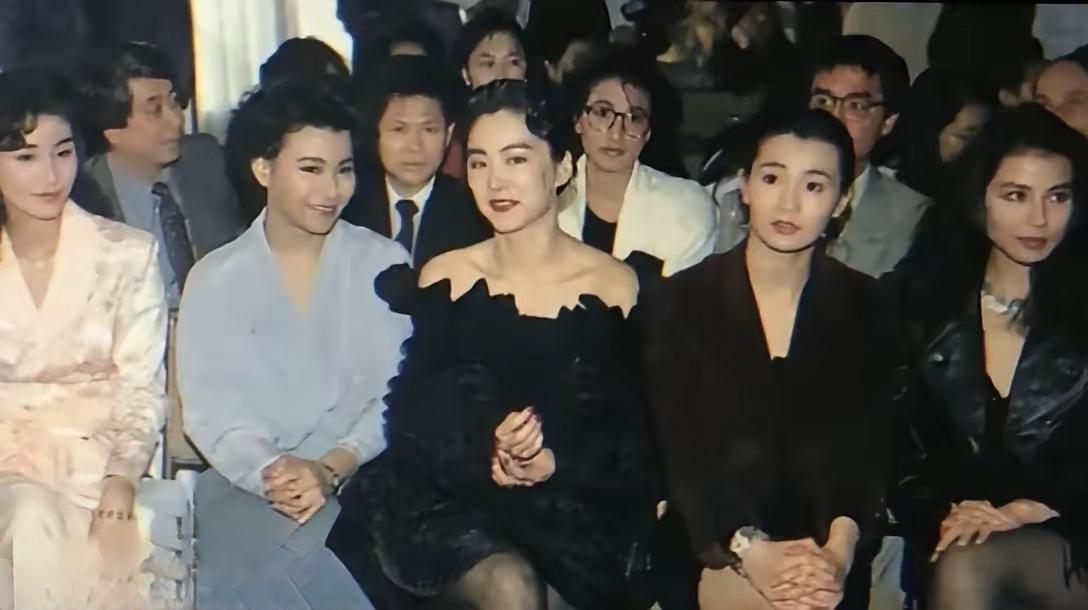 这一张照片上都是著名的影视明星，你能叫上3个人的名字，也就称得上戏迷了。你能叫出
