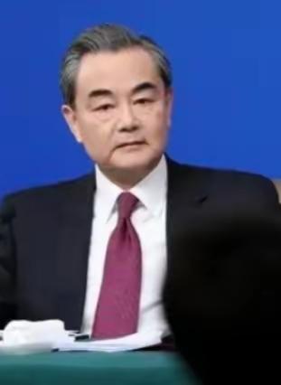 熊猫外长王毅的强硬发言引发了不少讨论！日本首相高市早苗公开放话“台湾有事就是日本