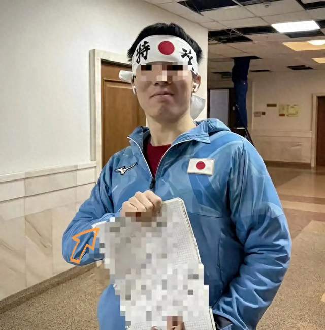 知情人称身披旭日旗留学生是“南京人”