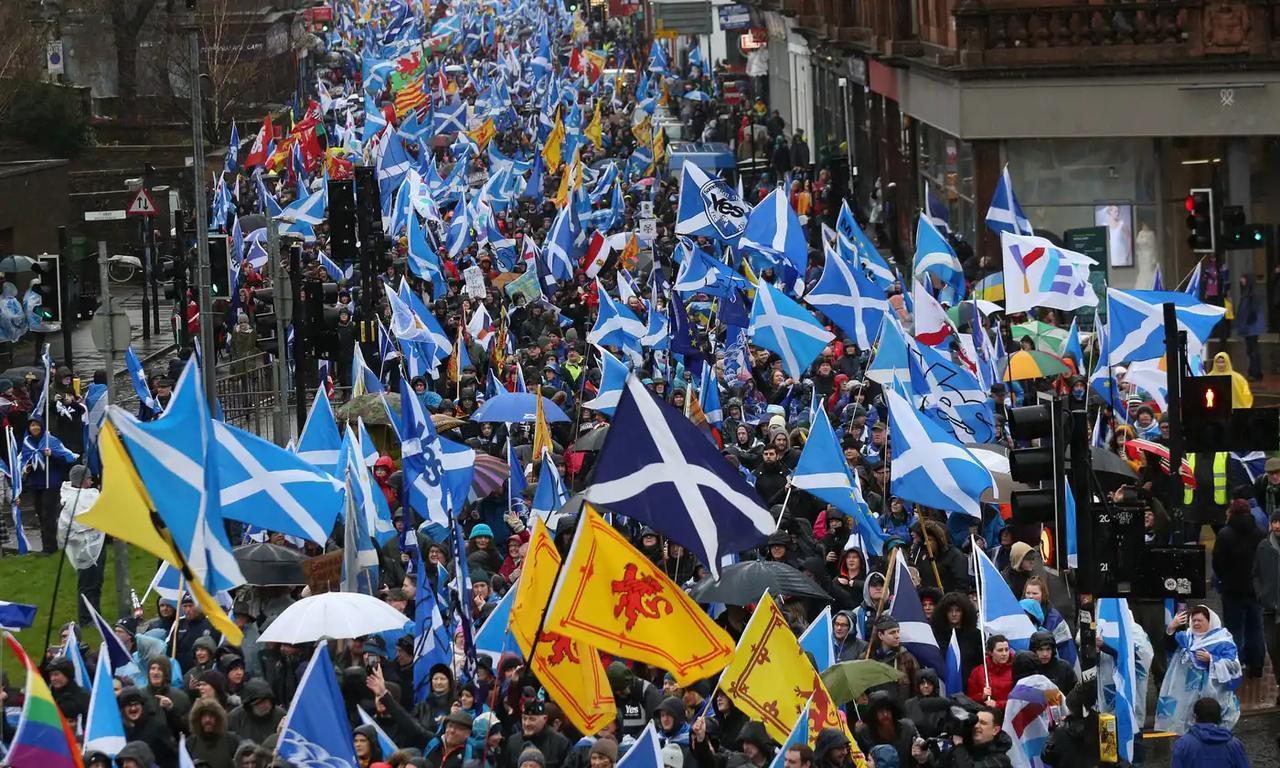 英国新首相伯纳姆上台才一个多月，苏格兰那边就给他扣了顶帽子，“联合王国最后一任首