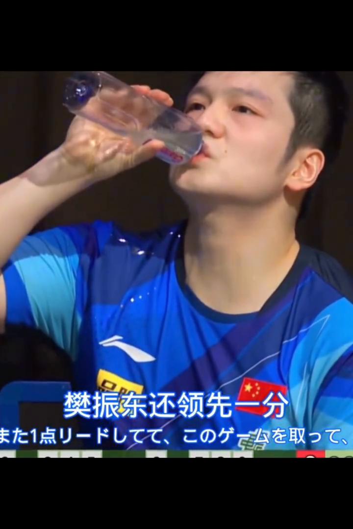 奏很快，暂停的时机选择得很。樊振东还领先一分，想拿下这一局形成3比1领先，3对1