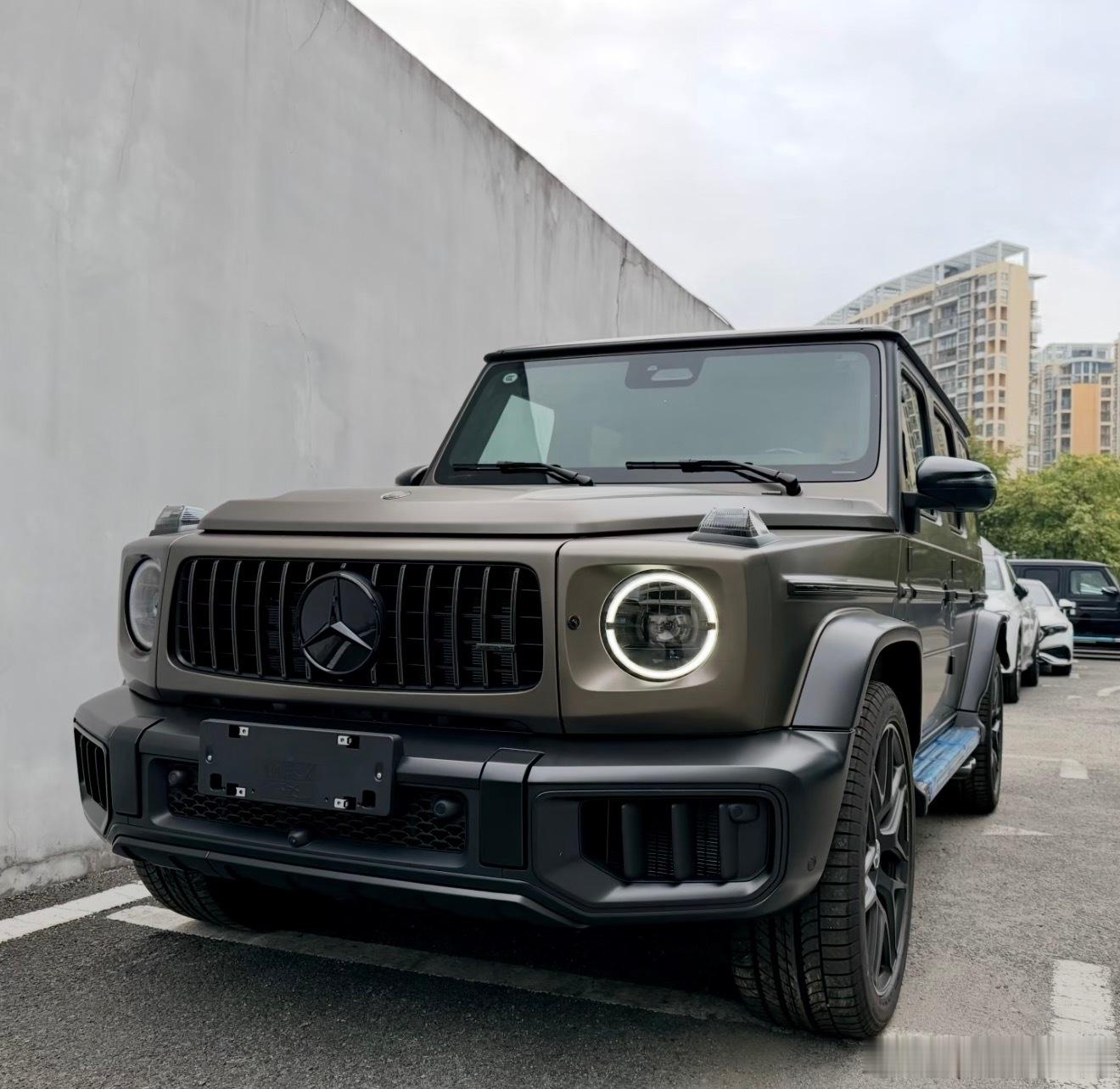奔驰G63 哑光蒙扎灰 红内054 MANUFAKTUR 哑光蒙扎灰色+8850