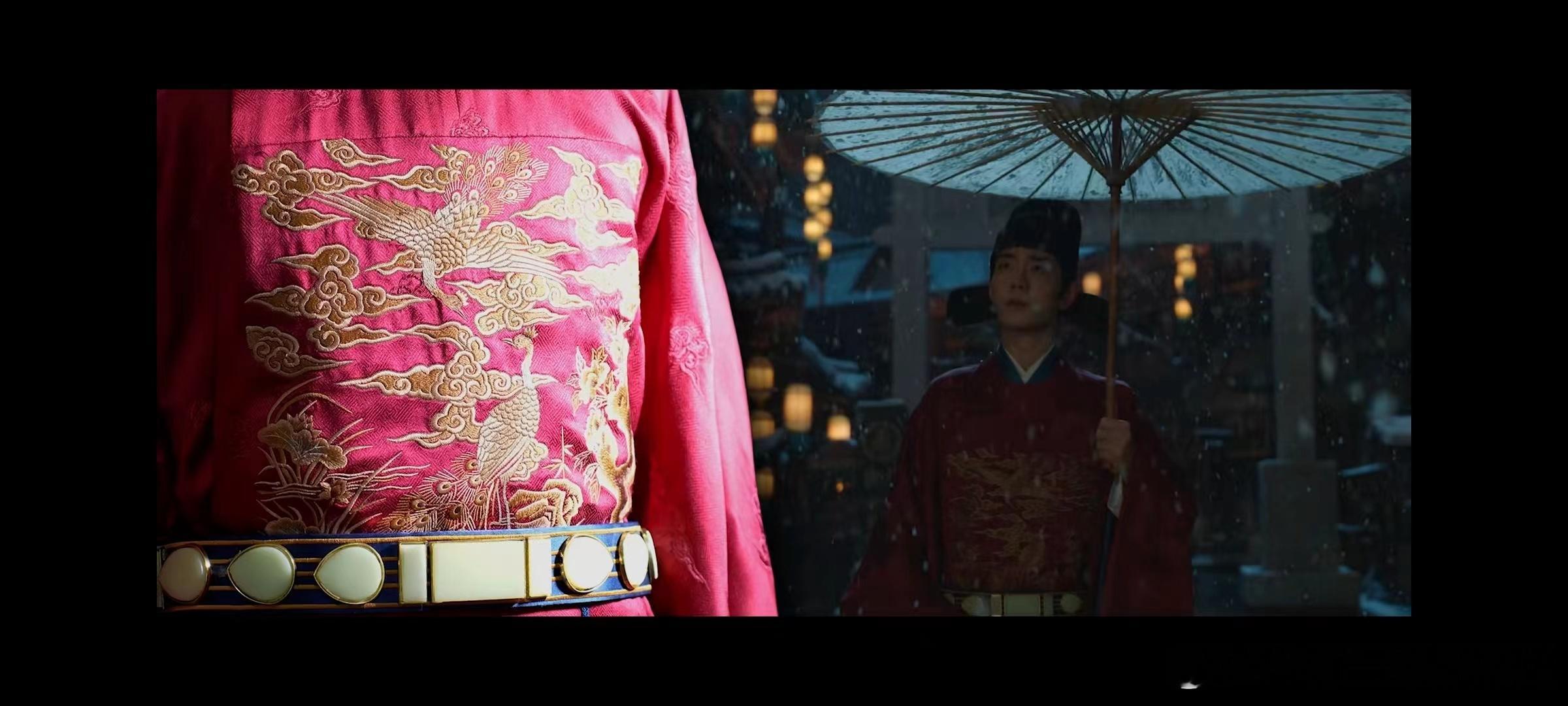 藏海传的服饰，落地质感可以，藏海大人穿衣服的这个动作，和神态真是很矜贵傲娇啊，是