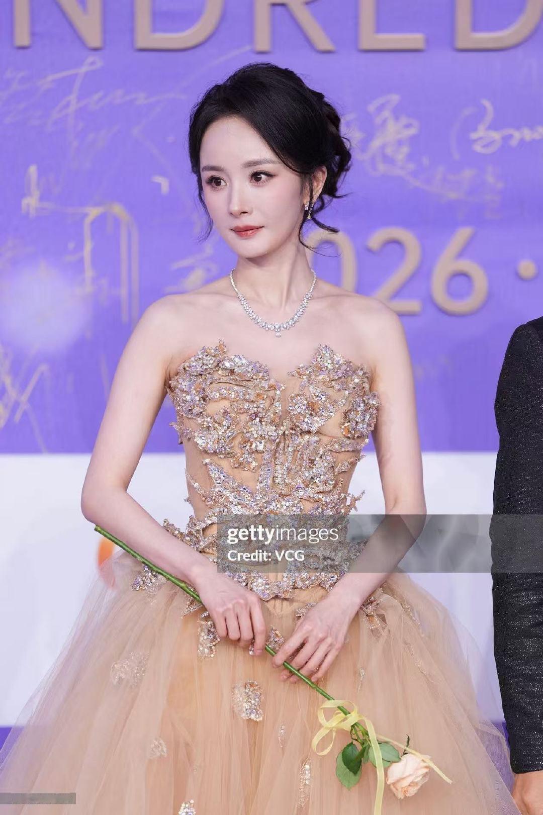 杨幂百花奖G社镜头百花奖G社镜头下的杨幂美成啥了姐