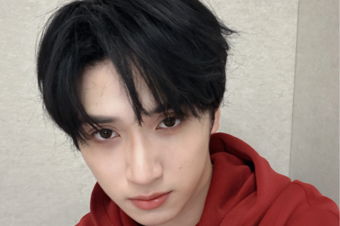 严浩翔大年初一自拍 收到严浩翔大年初一自拍了📷“掐指一算，今天该发自拍了”红运