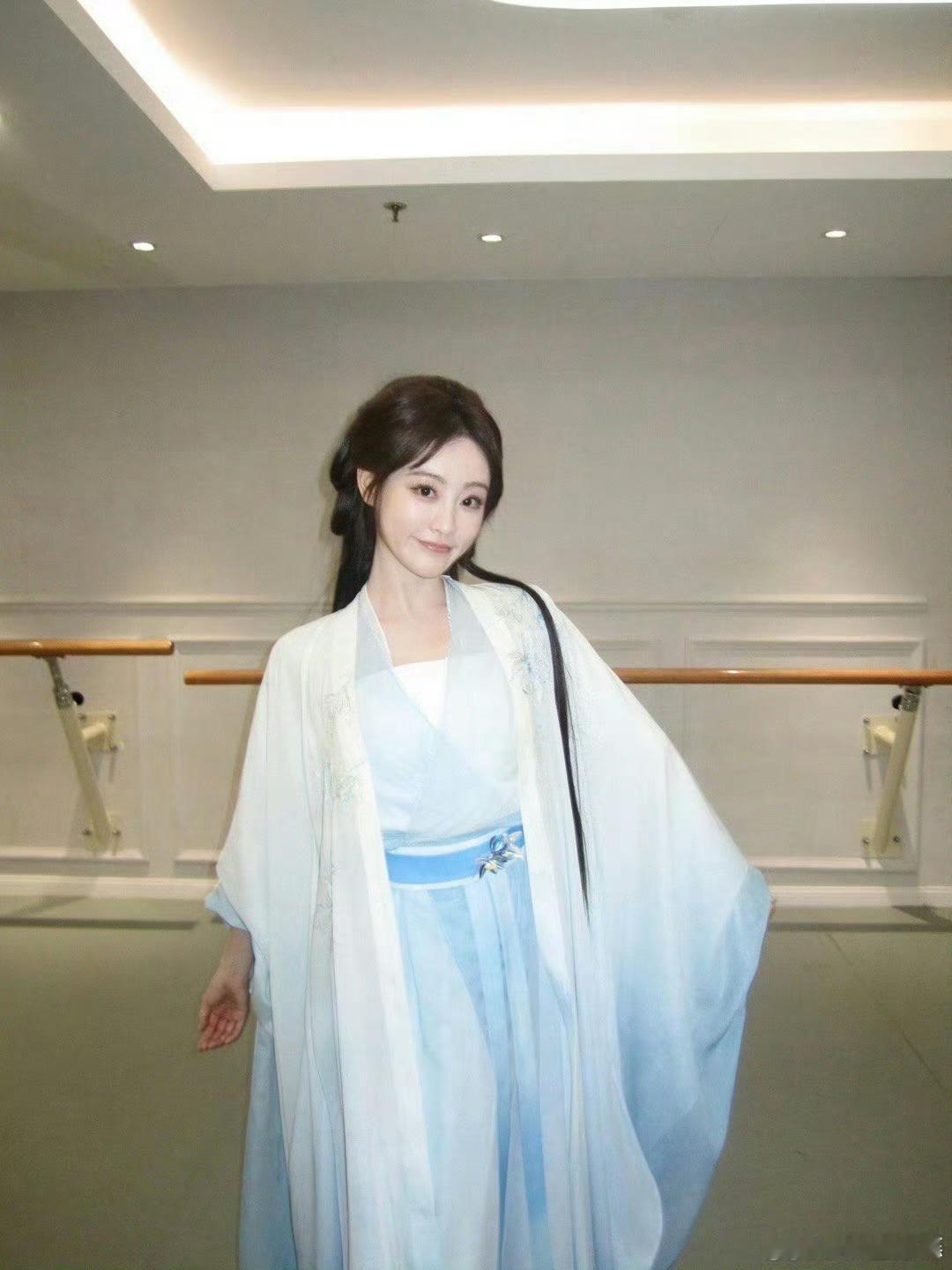 祝绪丹学舞经历全国统一 祝绪丹被罚站还保持积极态度，这不就是我们学舞时的样子嘛！