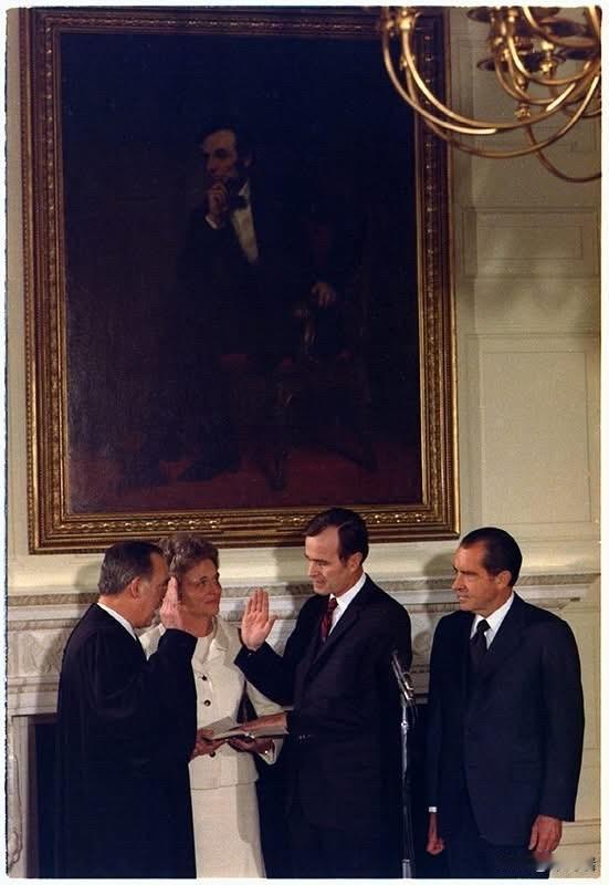 1971年2月26日——未来的美国第41任总统乔治·H·W·布什在最高法院大法官