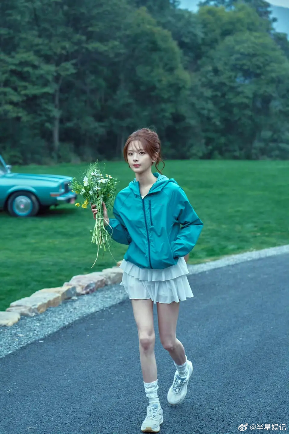 杨超越好像瘦过头了