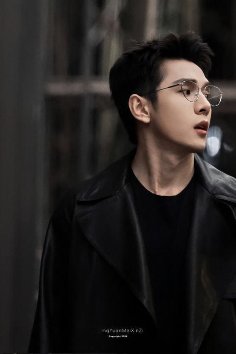 李佳琦 遇到难回答的问题又不说话了谁都有被问到棘手问题的时刻，一时不知道怎么回答