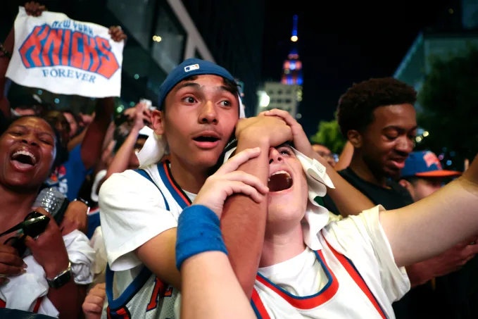 nba总决赛 等了53年！纽约尼克斯终于拿下了NBA总冠军纽约尼克斯队终于在19