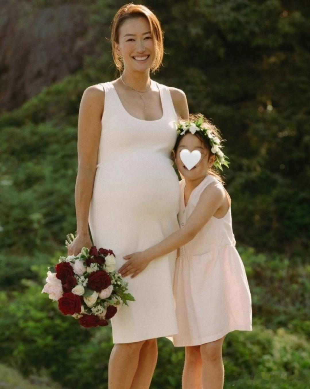 谢霆锋妹妹官宣结婚一周年7月7日深夜，谢婷婷突然在社交媒体上晒出婚礼旧照，配文“