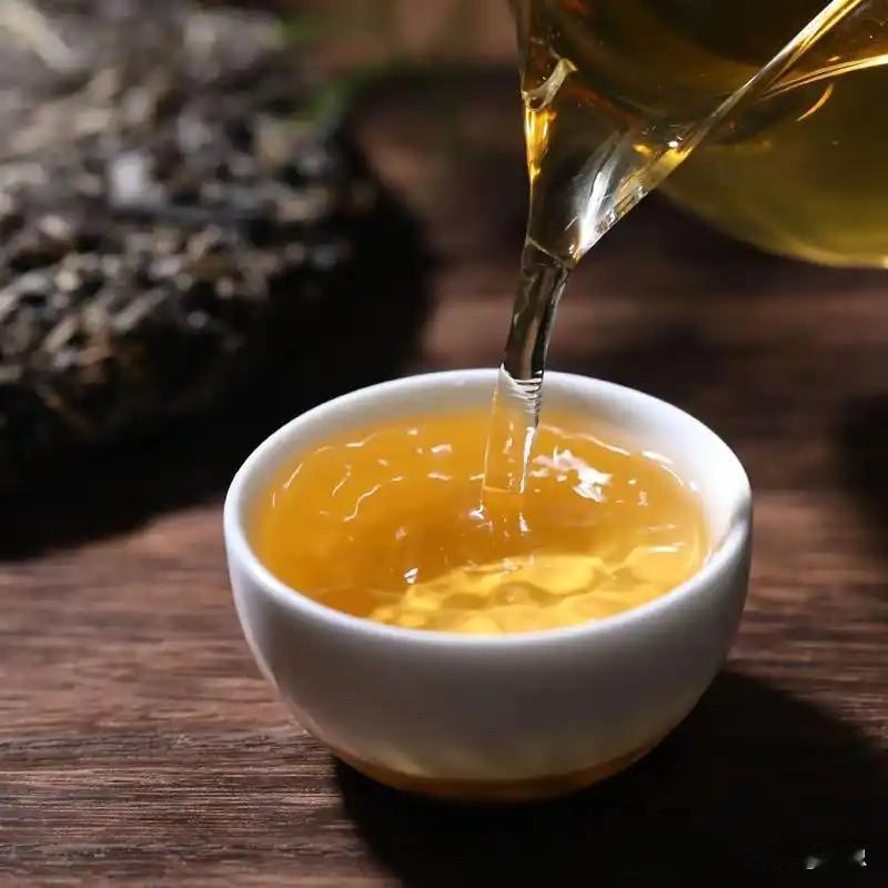到底是喝茶健康，还是喝咖啡，又或是红酒。佛教主茶，咖啡主伊斯兰教，红酒主基督教。