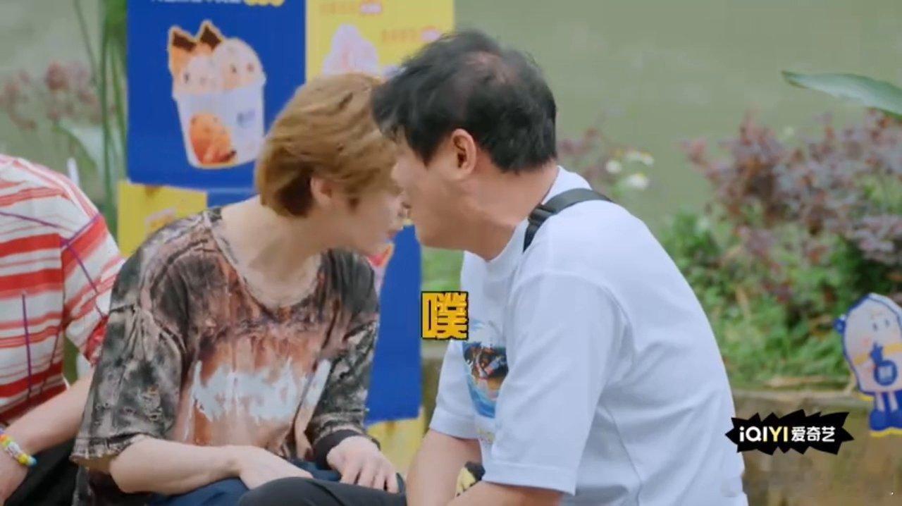 鹿晗呸范志毅前先道歉鹿晗好有礼貌啊，明知道是传过来的动作，但还是对范志毅道歉了?
