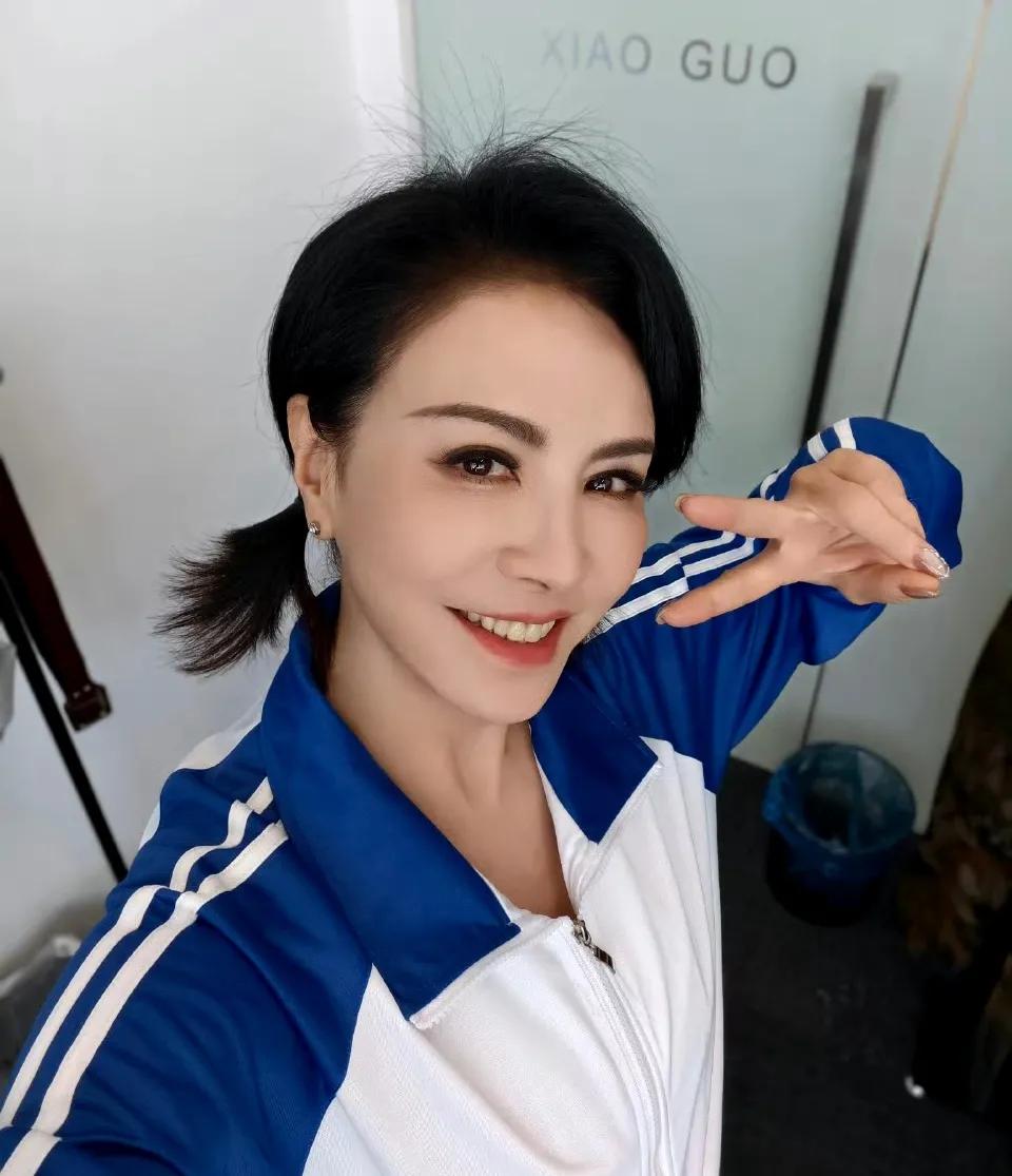 逆生长，58岁田丽越活越年轻，宛如少女一般。

田丽这个名字对于很多人来说有点陌