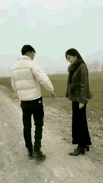 不让牵手，
不让搂抱，
你跟人家出来干嘛？都说了别惹我 何必要外人表态 你不给我