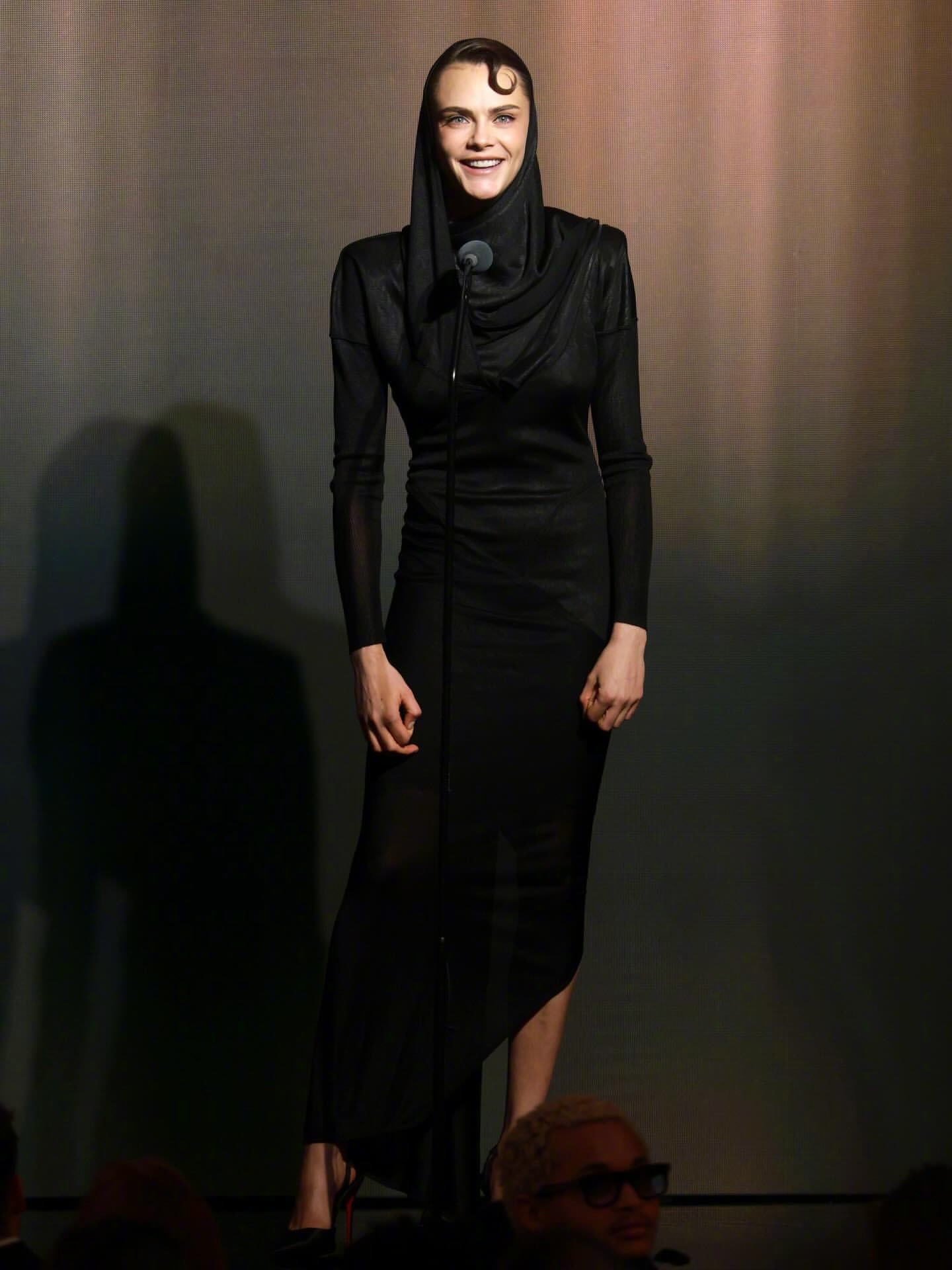 卡拉·迪瓦伊Cara Delevingne与交往多年的女友Minke现身洛杉矶出