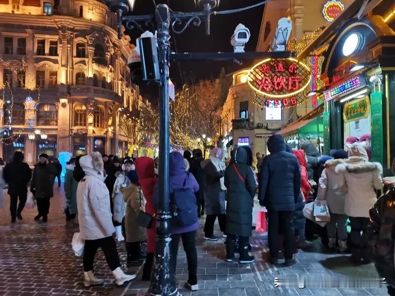哈尔滨旅游热度登顶真不意外！飞猪数据显示，在“请3休8”攻略带动下，它成了元旦假