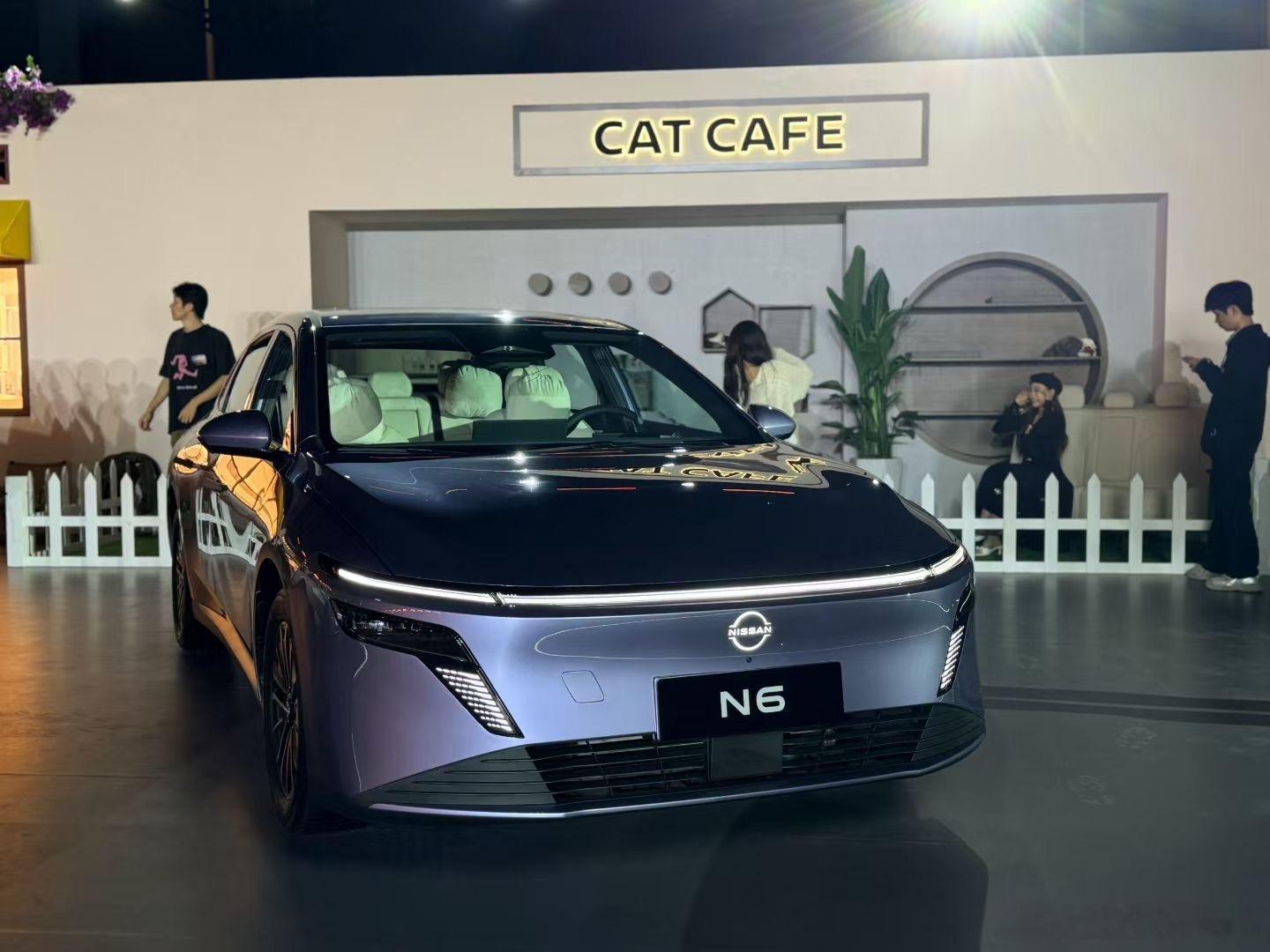 不仅有爆米花，今天日产N6的发布会还直接用的沙发椅，真的好舒服！我就一个愿望:发