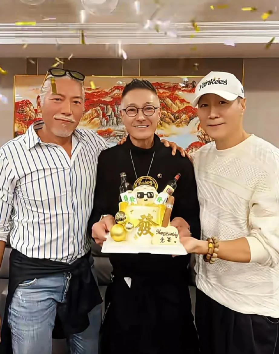 张耀扬林国斌为卢惠光庆67岁生日，三大反派专业户越老越面善！
3月17日，卢惠光