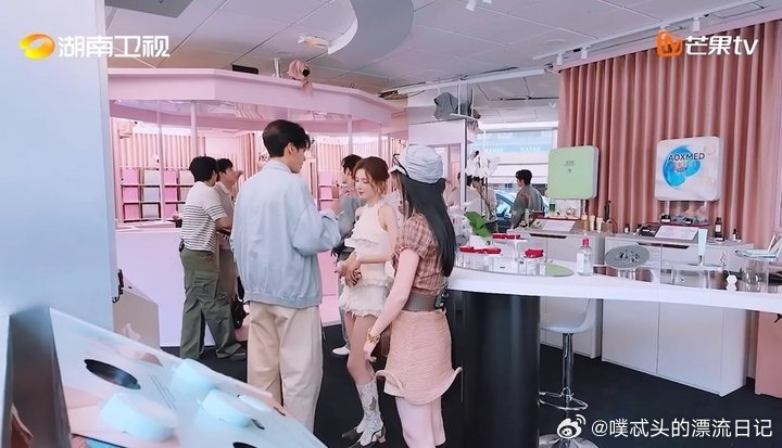 赵昭仪的眼神一点不清白赵昭仪的眼神充满了角色的魅力，哪是什么不清白？那是她对情绪