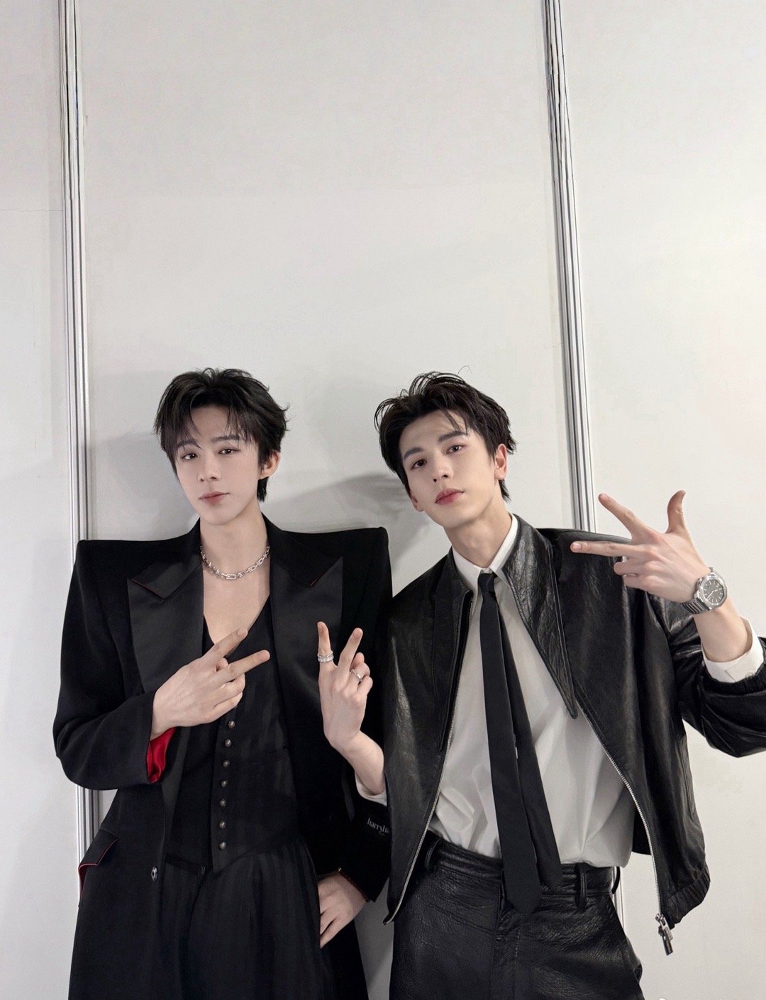 张凌赫5分钟一个红包非常好的张凌赫，超级宠粉 不仅大方，口令红包是与粉丝小核桃的