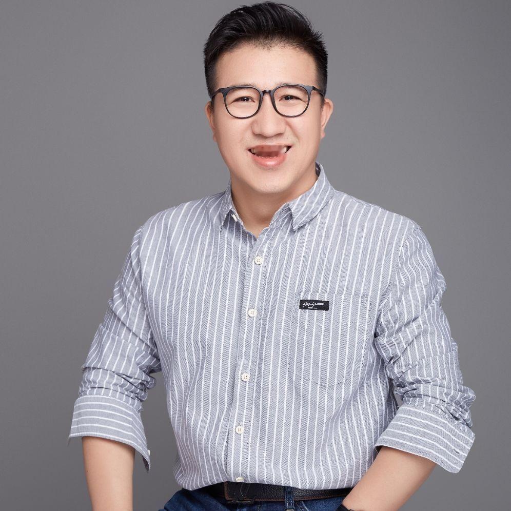 极氪汽车首席品牌官（CBO）关海涛近日正式重返荣耀，出任 marketing 与