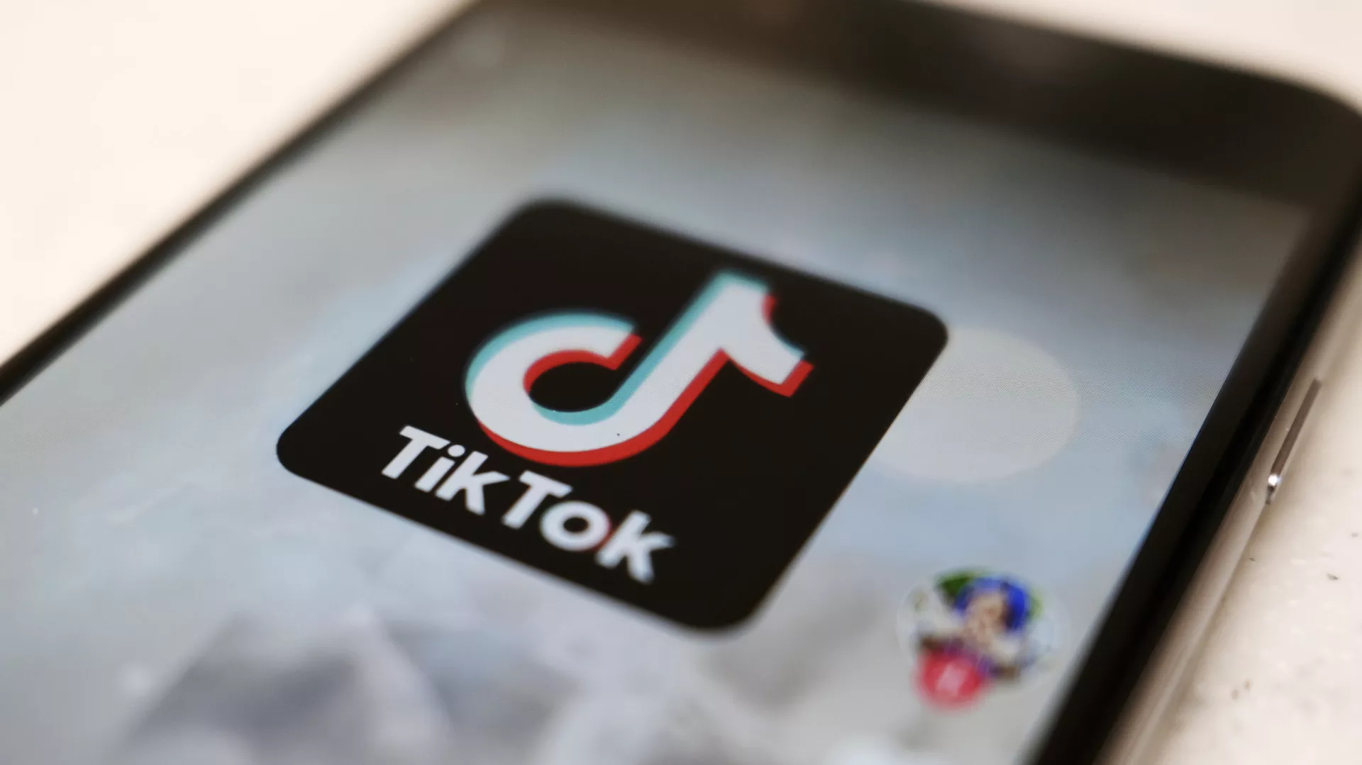 此刻，这个 TikTok  titkok不仅仅是个软件了！【特朗普考虑上任后签署