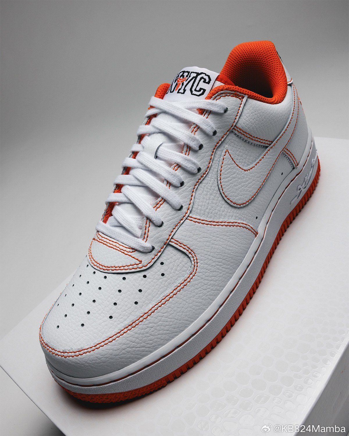 【致敬洛克公园名场面！科比 AF1「指环王」8 月 4 日国内正式发售】曼巴街球