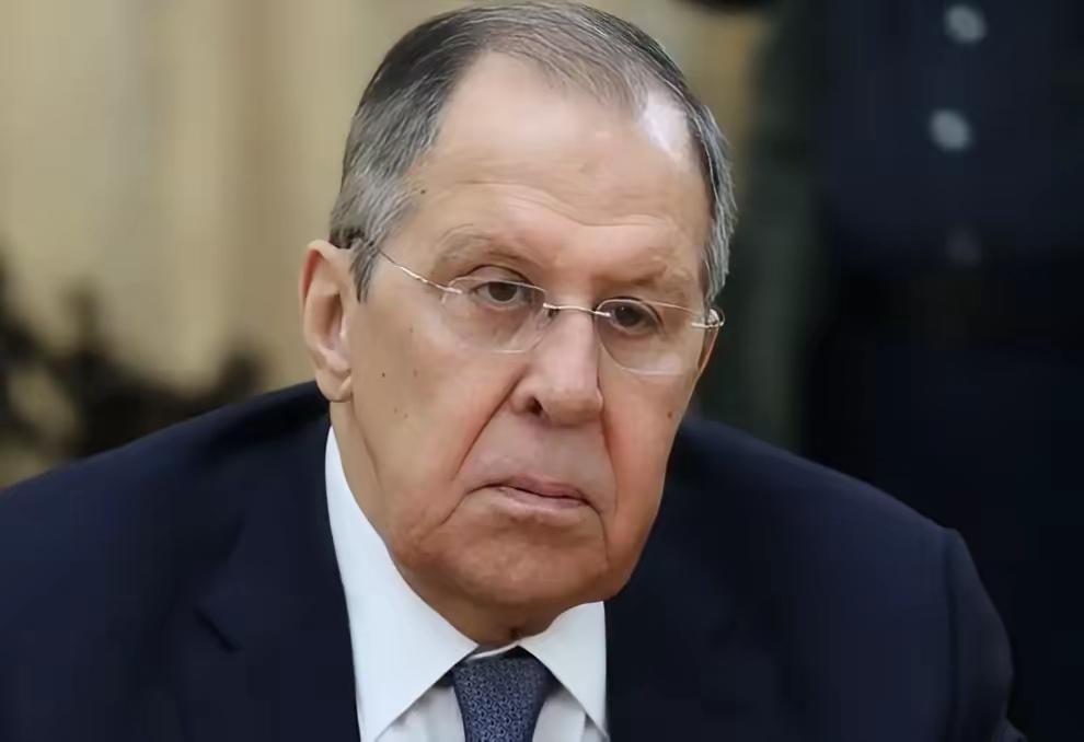 话音刚落，西方那帮家伙的脸色怕是挂不住了。俄罗斯外长拉夫罗夫直接把话撂在台面上：