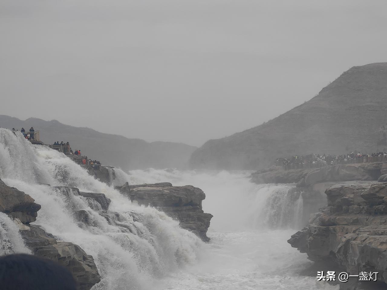 中国水资源丰富的用不了吗?
不是，作为资源需要合理利用。有合理利用水资源的法律法