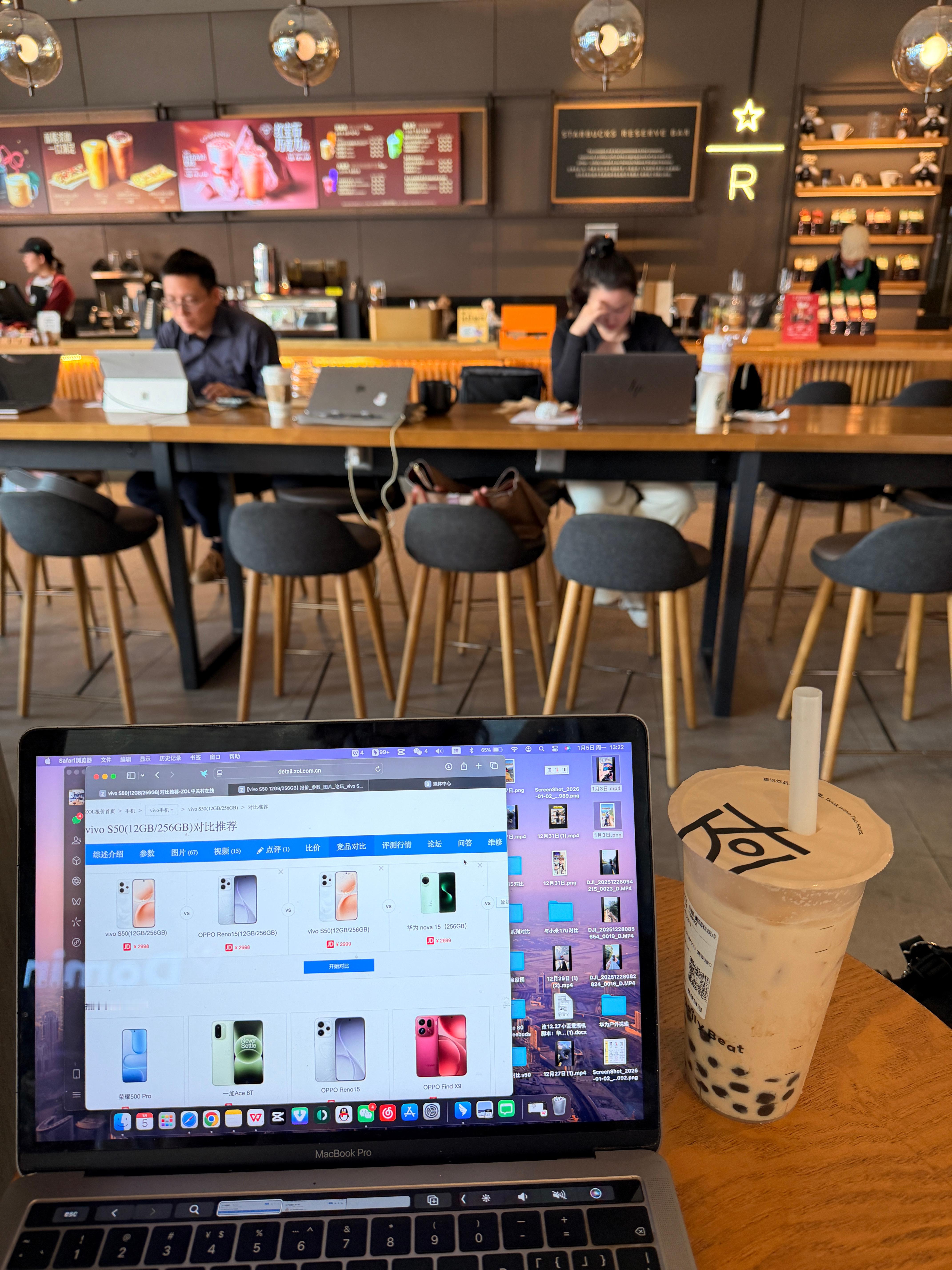 办公室装修还没好，但又想办公 来星巴克处理一下工作 但是我还点了别人家的饮品，这