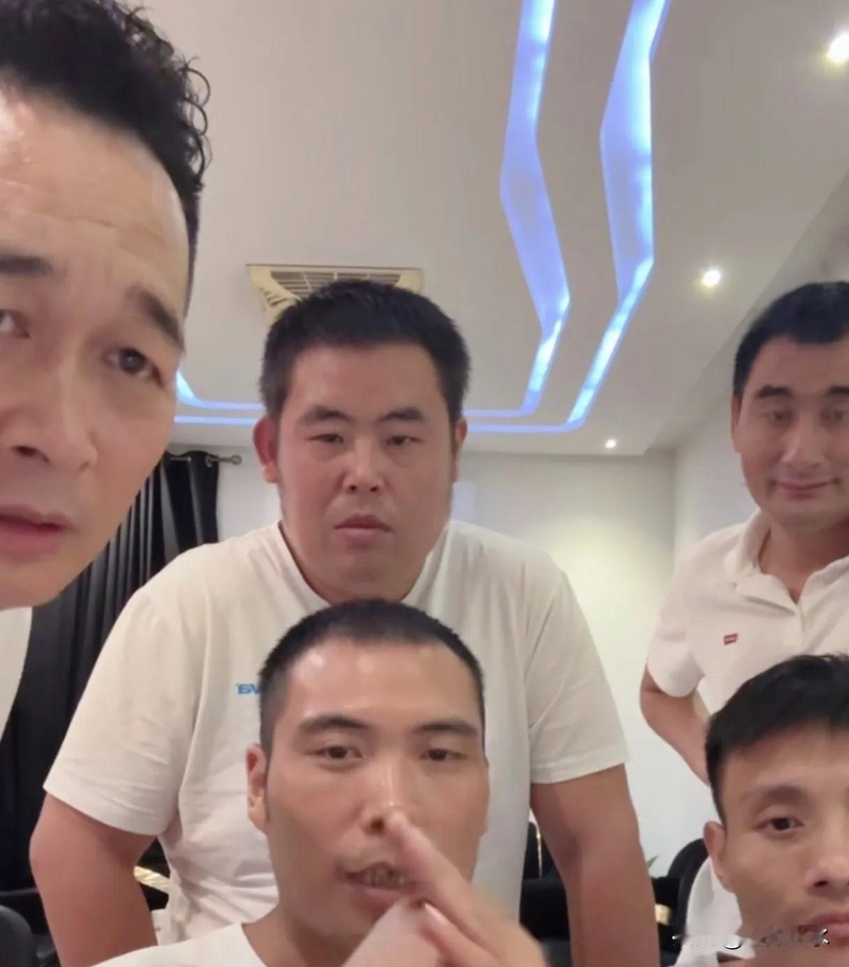 因为去舅妈家，媳妇说了一句话就把陆游给气炸了，换成你会忍吗？

看到皮衣哥在直播