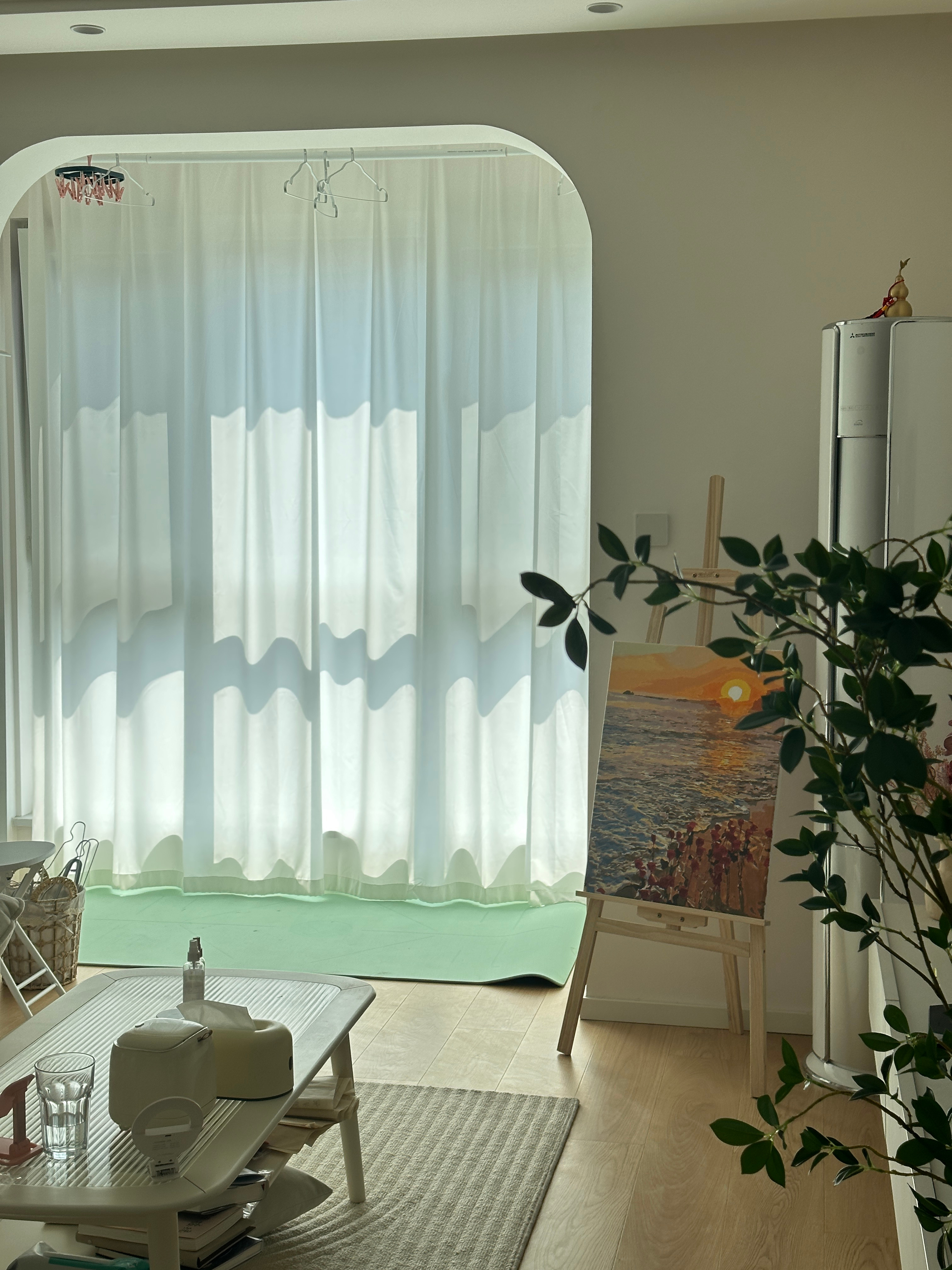 有阳光的日子好幸福！！！扫地机器人在帮我工作 小爱同学在给我唱歌开心 ​​​