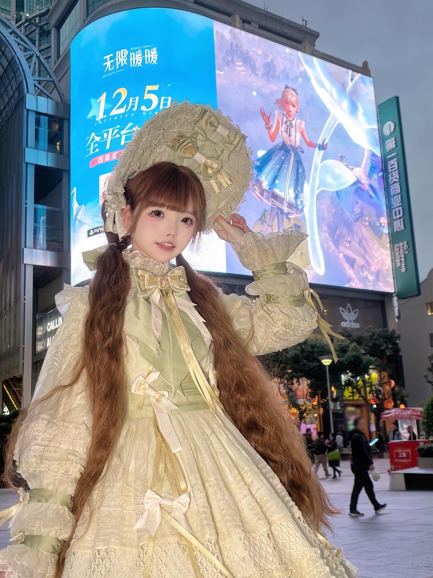 在南京东路看到了会动的洋娃娃！特地带上朋友一起去打卡了无限暖暖线下的大...