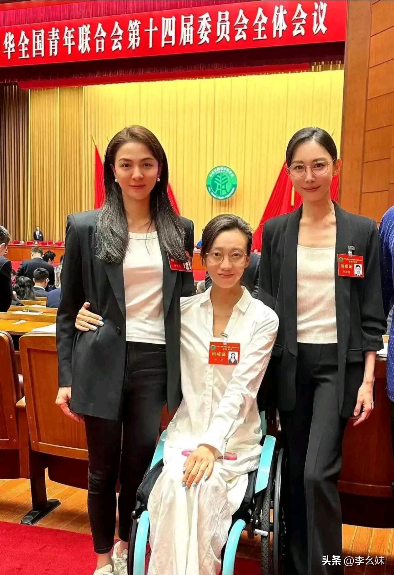 三个人相同的眉眼