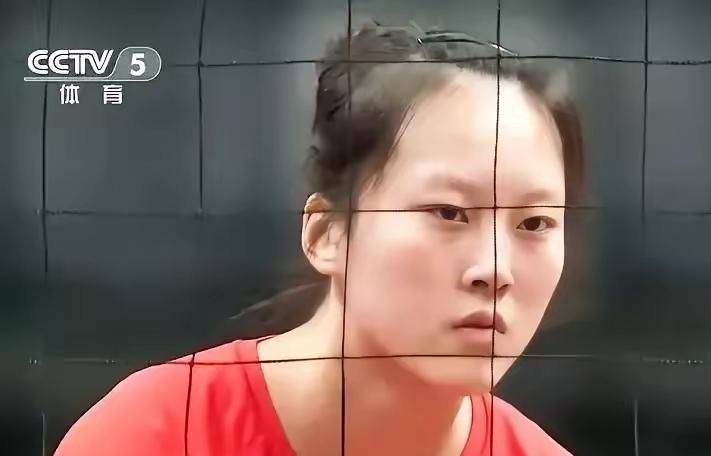 女排一队范泊宁驰援二队对战日本，打出不错水准却被球迷吐槽缺少赛场霸气。昨晚东亚区