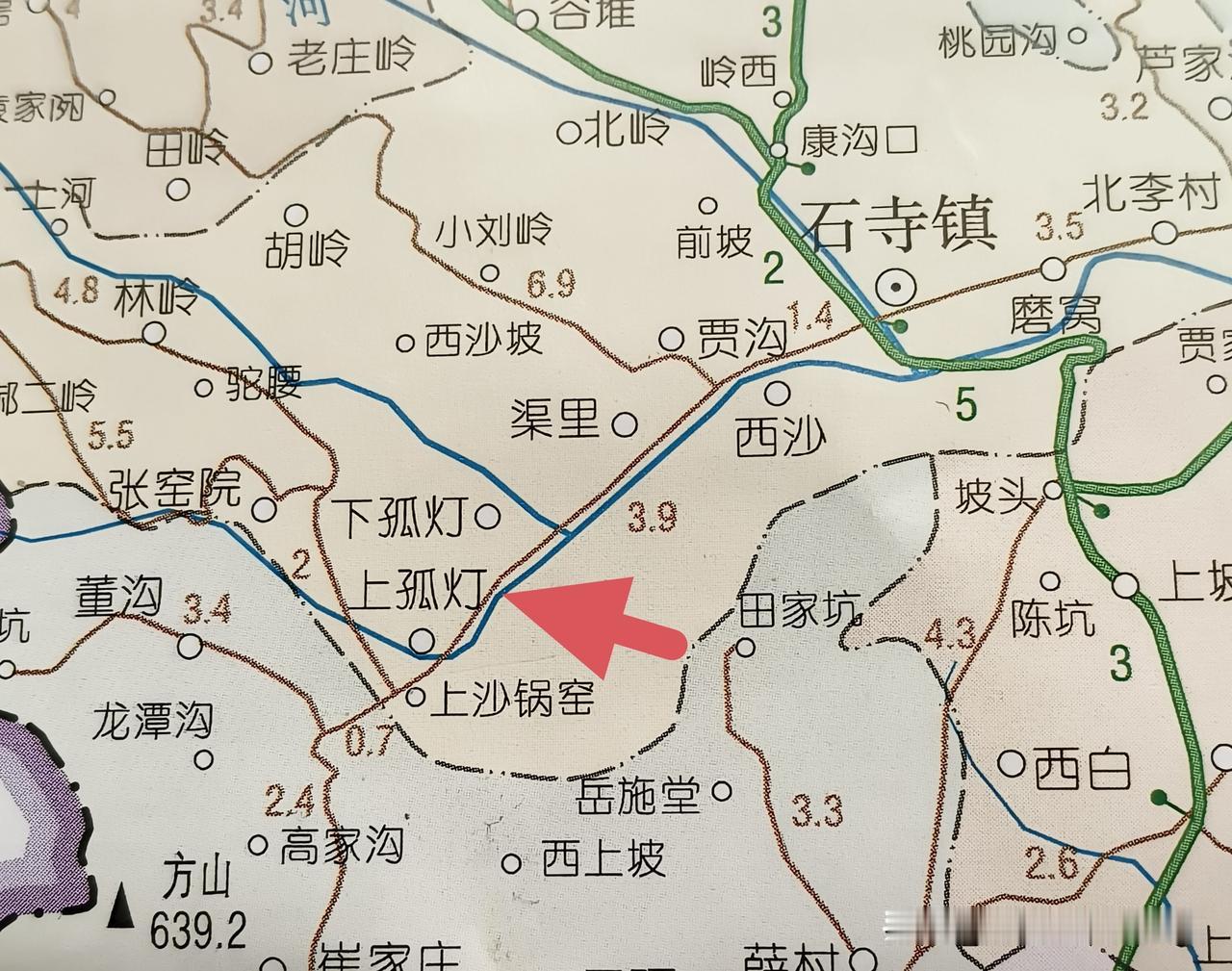 洛阳新安县石寺镇的畛河旁，有个“上孤灯村”。相传这里是孙膑、庞绢斗智的地方，至今