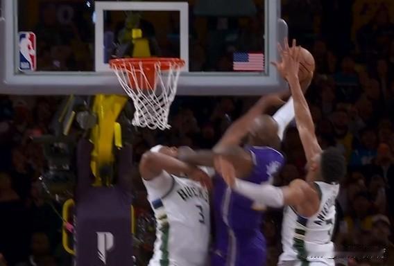 看到41岁的詹姆斯被字母哥这样欺负真是太心疼詹姆斯了，湖人101-105不敌雄鹿